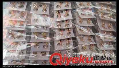 時(shí)尚花朵等各類款式的合金鑲鉆耳環(huán)——義烏蘇野貿(mào)易廠家直銷批發(fā)